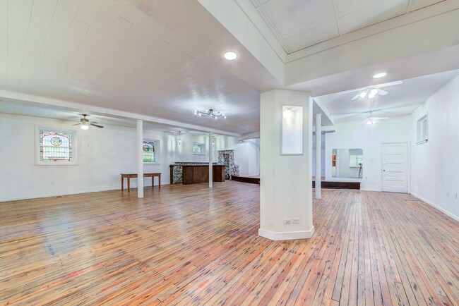 Building Photo - 2218 Arlington Ave