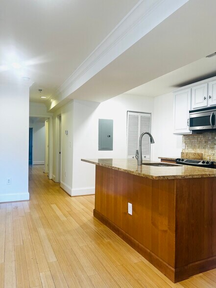 Building Photo - 1663 Newton St NW