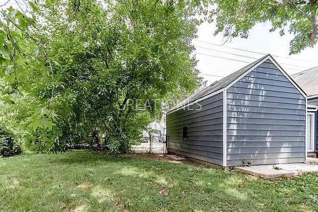 Building Photo - 1956 Glenridge Dr