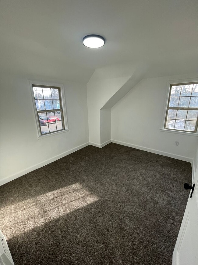 Building Photo - 620-622-622 Henrietta St
