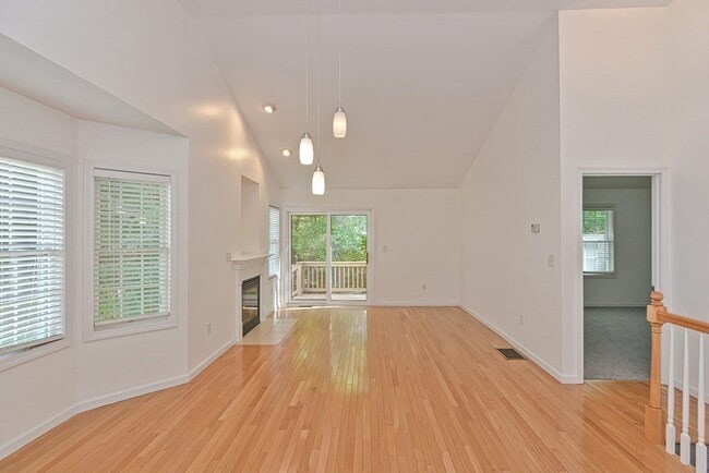 Building Photo - 123 Lordvale Blvd