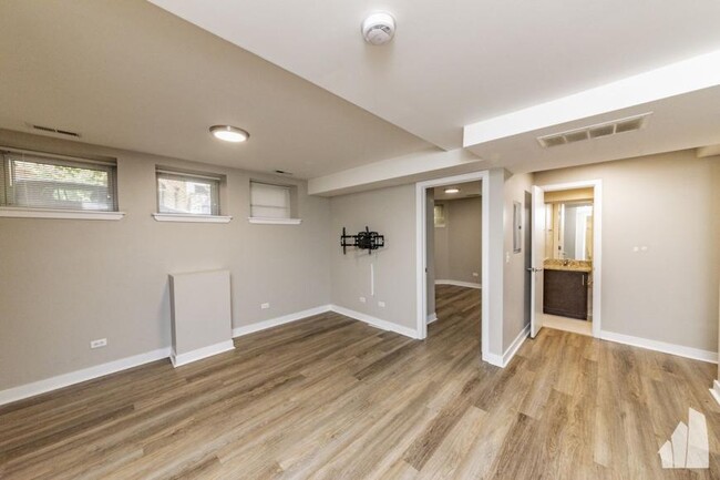 Building Photo - 1 bedroom in Chicago IL 60614