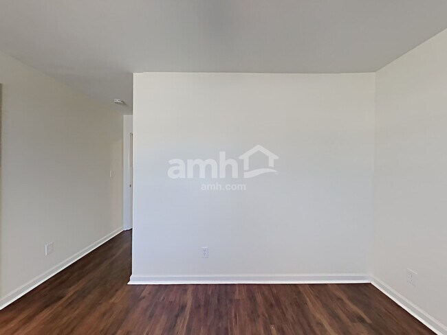 Building Photo - 4204 Birch Dr