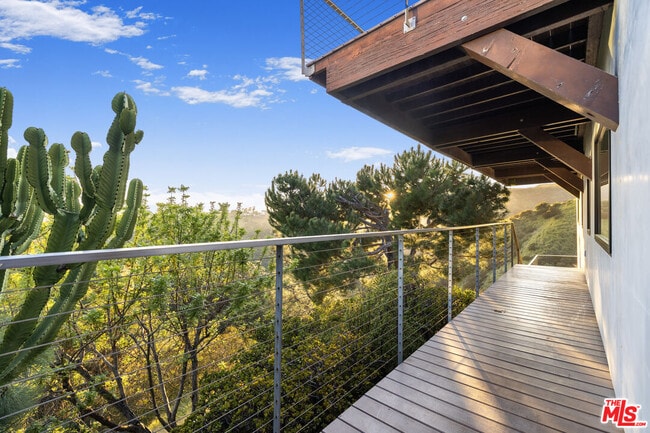 Building Photo - 1735 Summitridge Dr