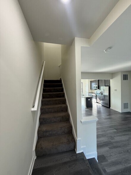 Building Photo - 28 Marineris Cir