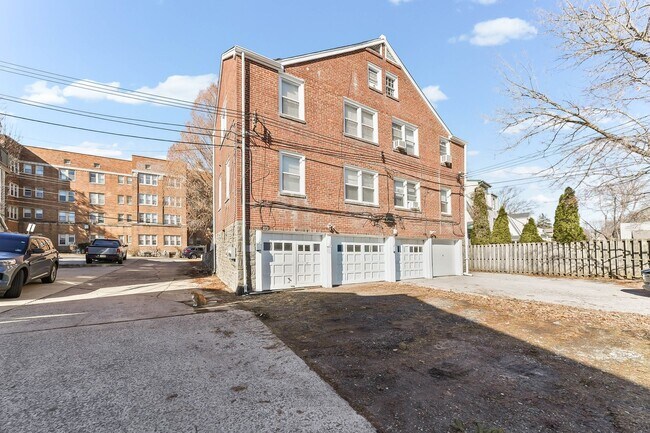 Building Photo - 709 Morgan Ave