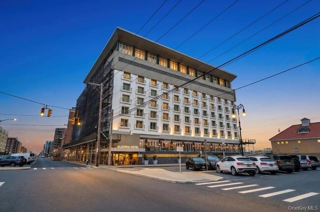 Building Photo - 100 W Broadway