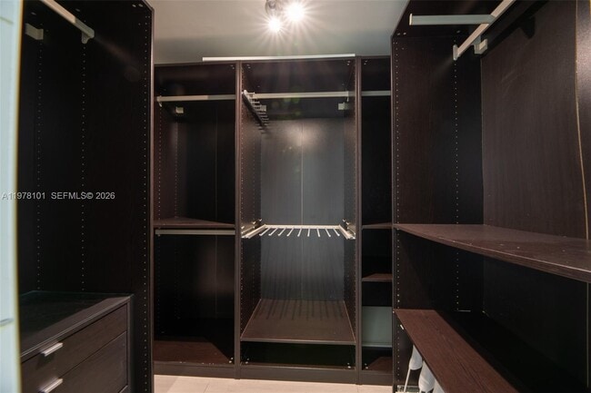 Building Photo - 161 Crandon Blvd