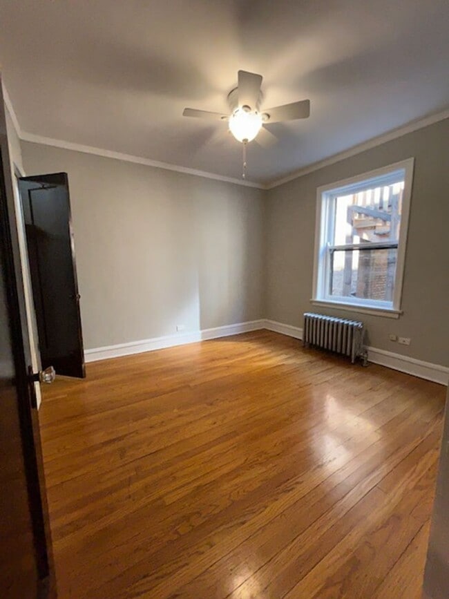 Building Photo - Desirable Ravenswood One Bedroom/One Bathroom ~ Heat Included