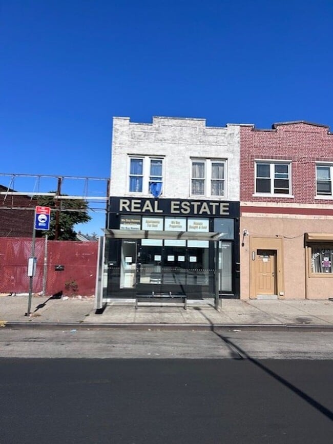 Building Photo - 211-13 Jamaica Ave