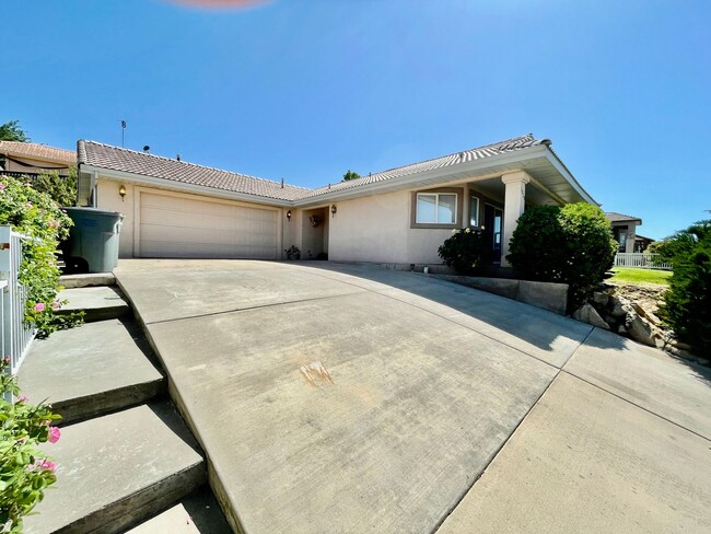 Building Photo - 3-BR Pet-Friendly Home in Bloomington Hills