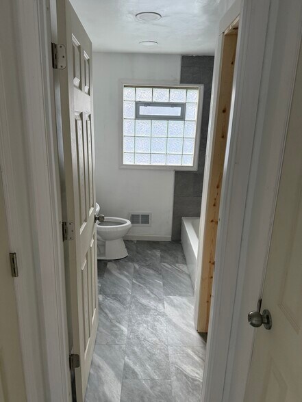 Primary Photo - 6514 W Carmen Ave