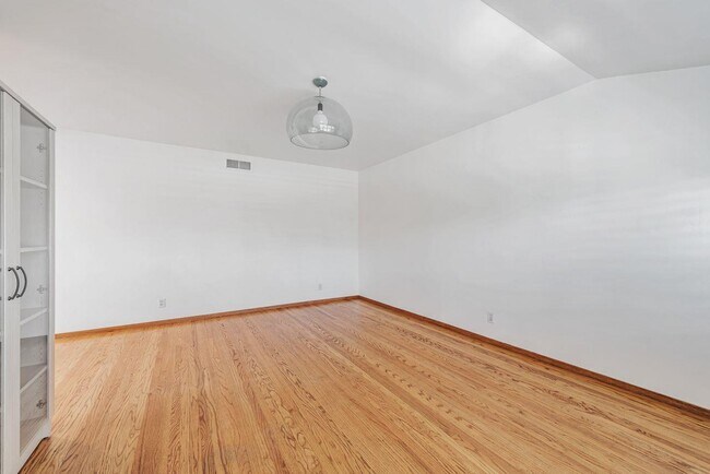 Building Photo - 939 Poplar Ave