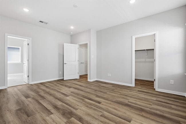 Building Photo - 9912 A Clark Rd