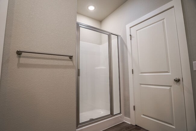 Building Photo - 4 Bedroom 3.5 bath home in Fayetteville!