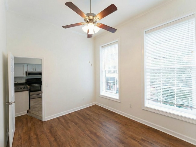 Building Photo - 235 King St