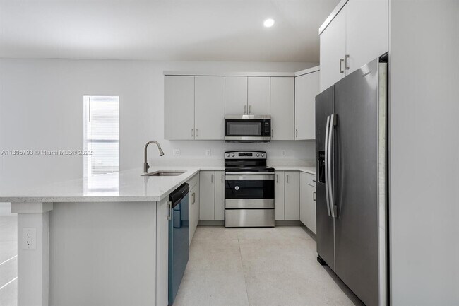 Building Photo - 513 6th Ave S
