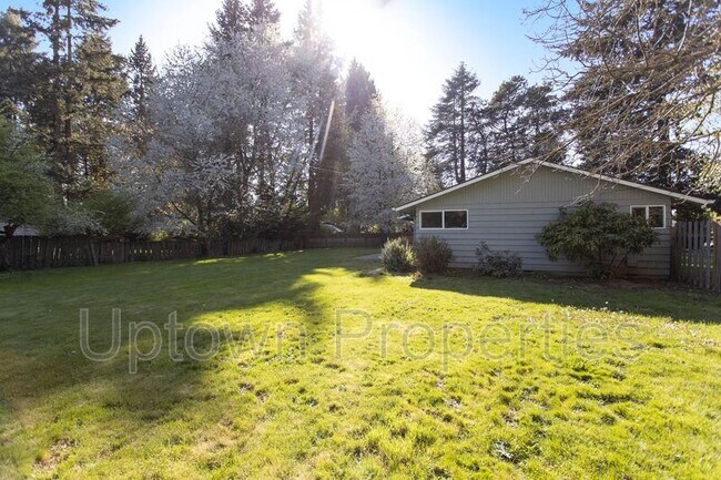 Building Photo - 9370 SW Killarney Ln