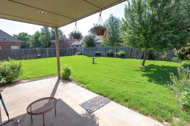 Building Photo - 5 Bedroom Home In Broken Arrow