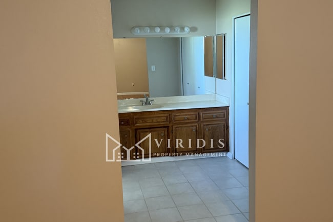 Building Photo - 1304 La Puente Dr