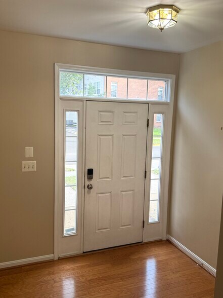 Building Photo - 5522 Hartfield Ave