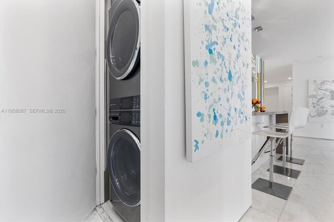 Building Photo - 17475 Collins Ave