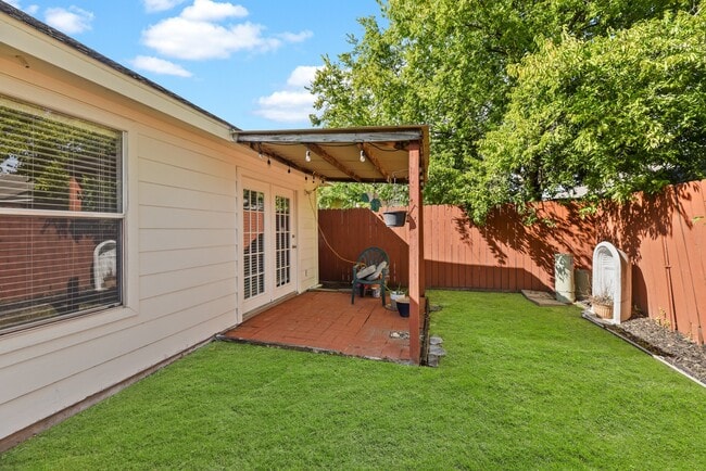 Building Photo - 18210 Beaverdell Dr