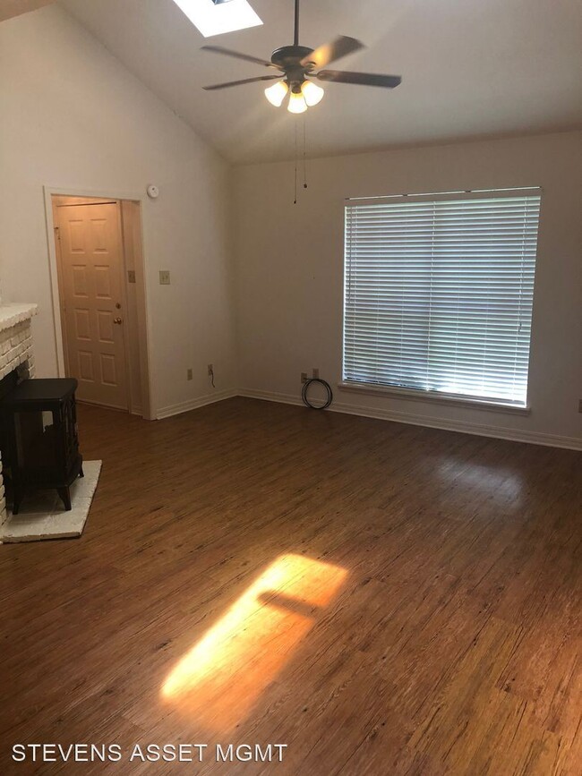 Building Photo - 1 br, 1 bath House - 3253 Eastwood Drive