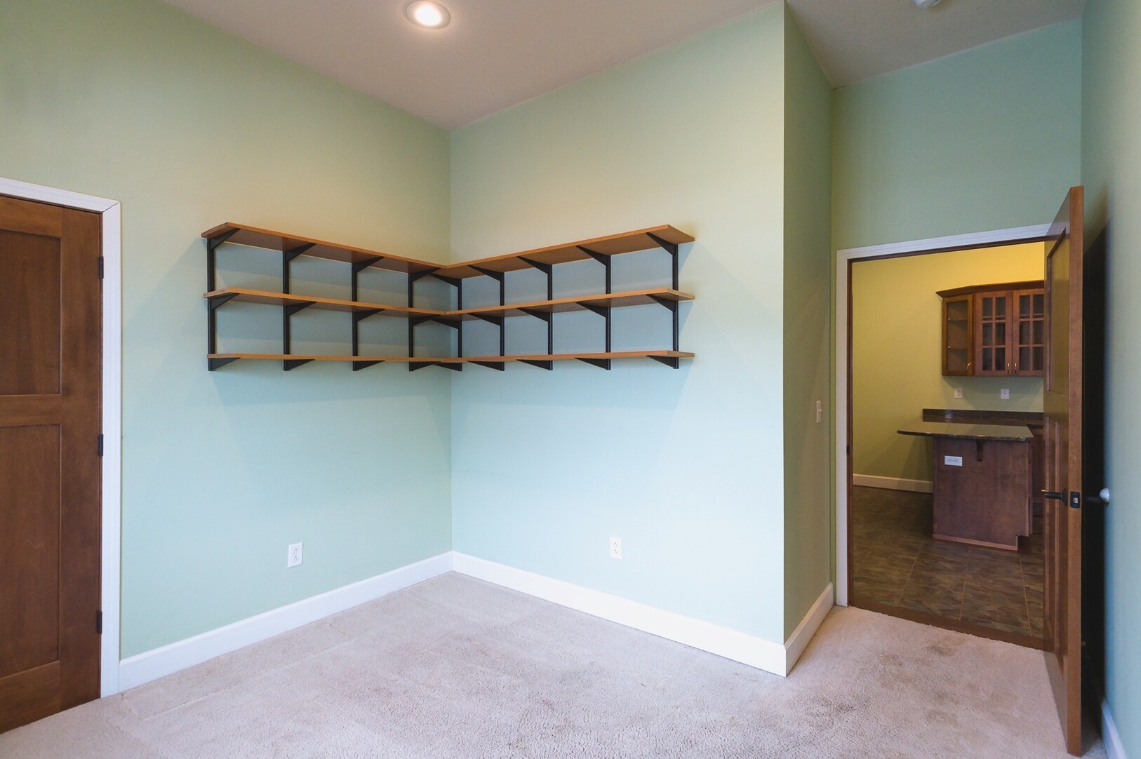 Building Photo - 208 E Montezuma Ave