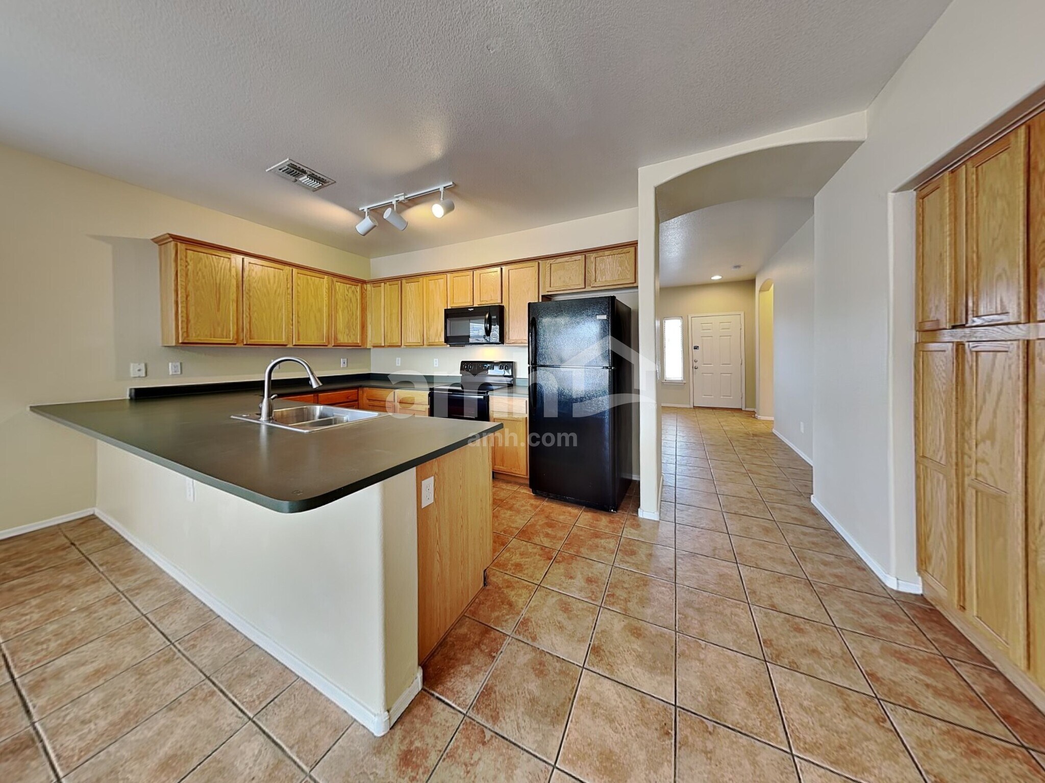 Building Photo - 11852 W Cambridge Ave