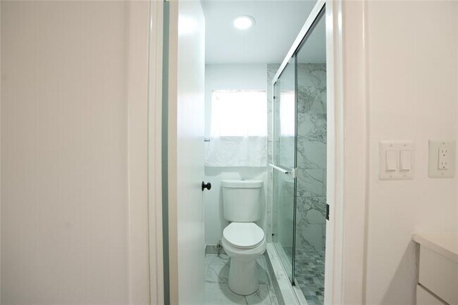Building Photo - 2125 SW 81st Ave
