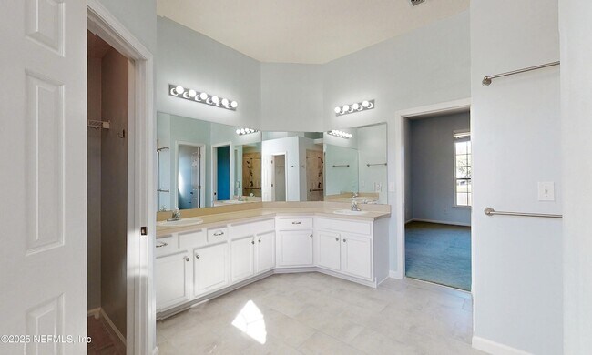 Building Photo - 1995 Bluebonnet Way