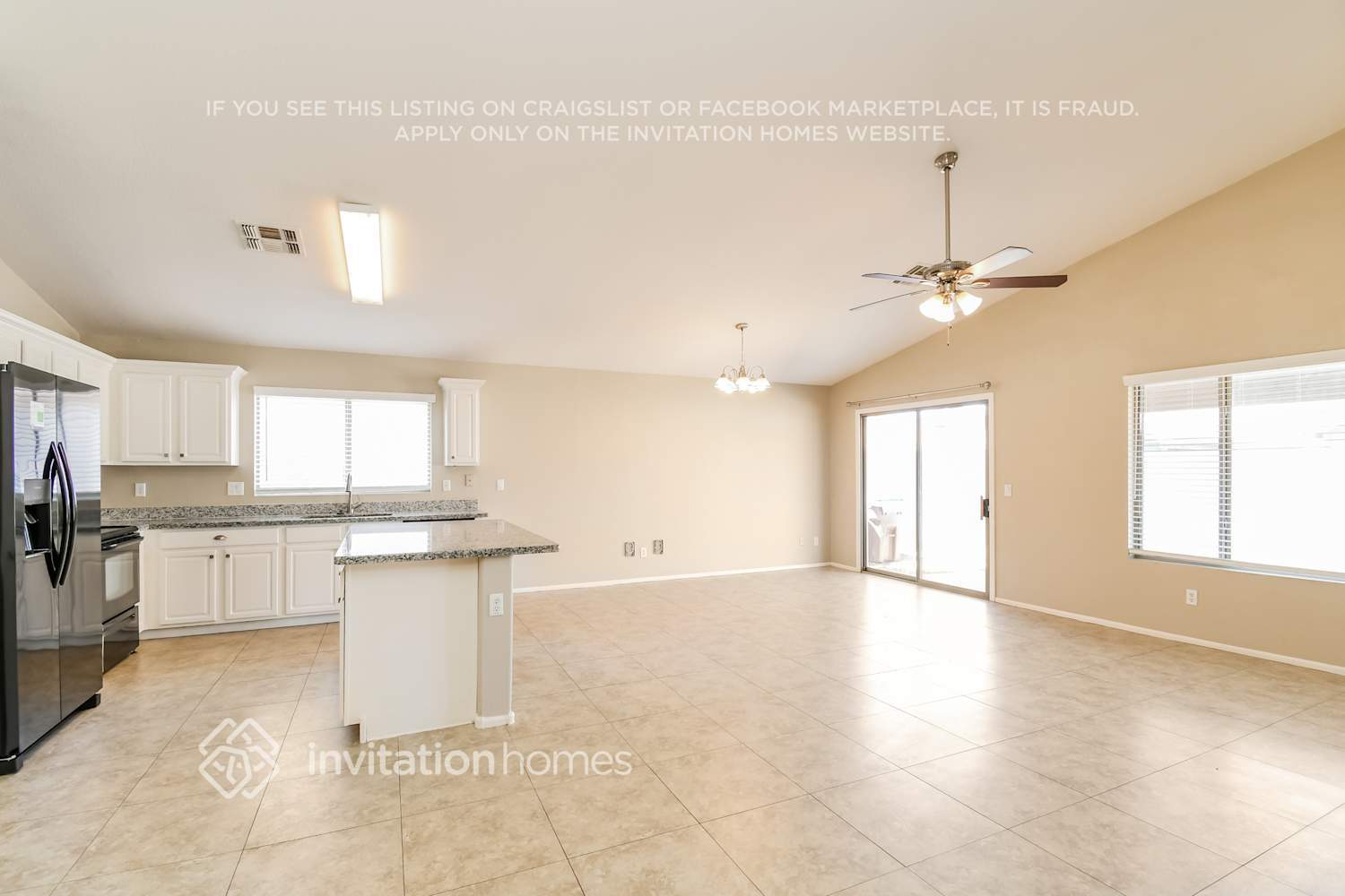 Building Photo - 1274 E Vernoa St