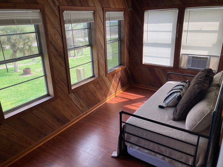 Building Photo - 267 D St