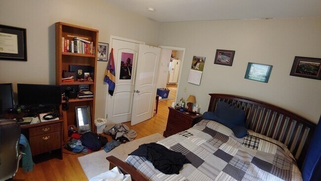 Building Photo - 33 Eastburn St