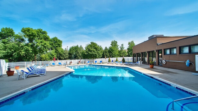 Building Photo - 6340 Americana Dr