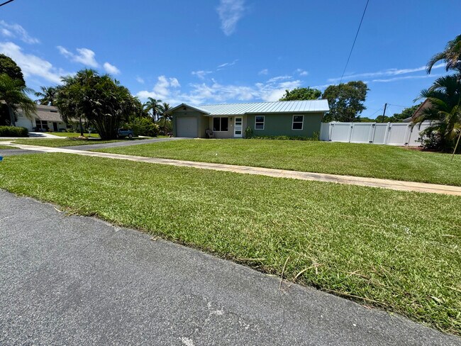Building Photo - 401 SE 34th Ave