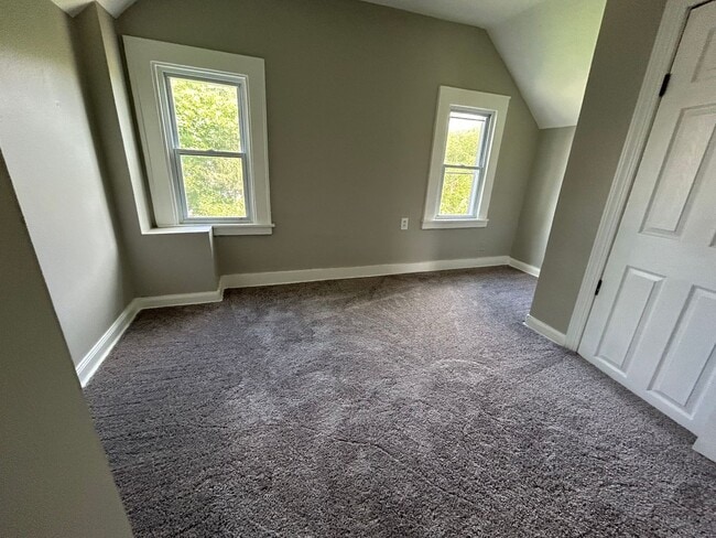 Building Photo - Welcome to this spacious 6-bedroom, 2-bathroom house located in the vibrant city of Cleveland