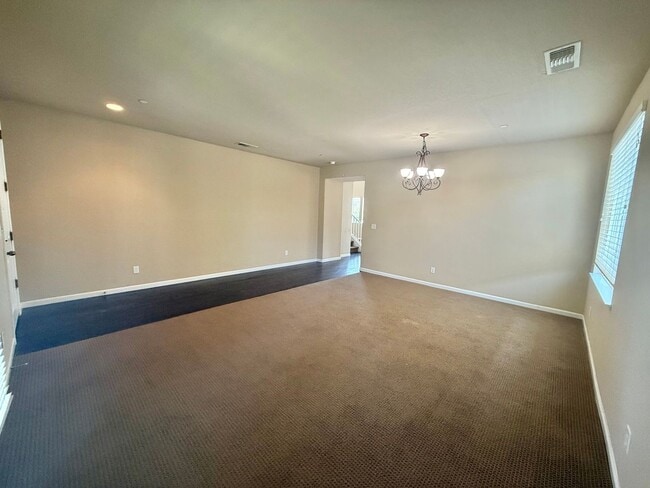 Building Photo - Charming 4 Bedroom Home in Springlake