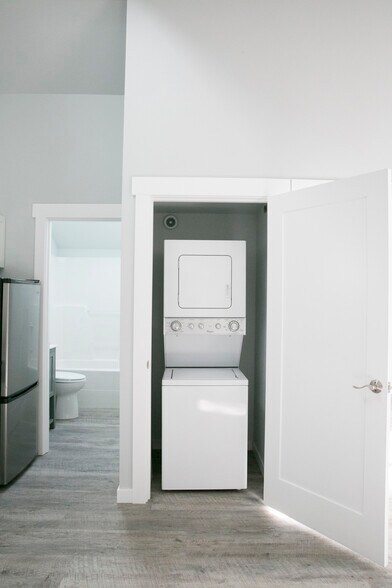 laundry - 1714 NE 113th St