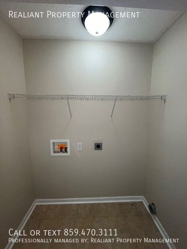 Building Photo - 229 Ridgewood Dr