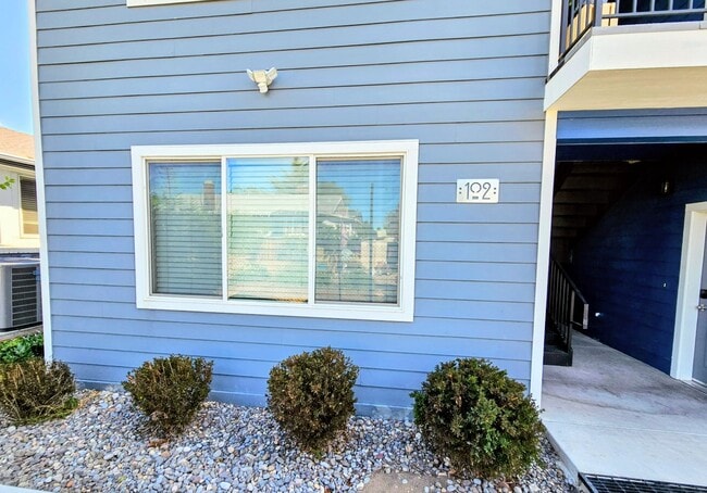 Building Photo - **Nearly New 1-Bedroom Midtown Apartment f...