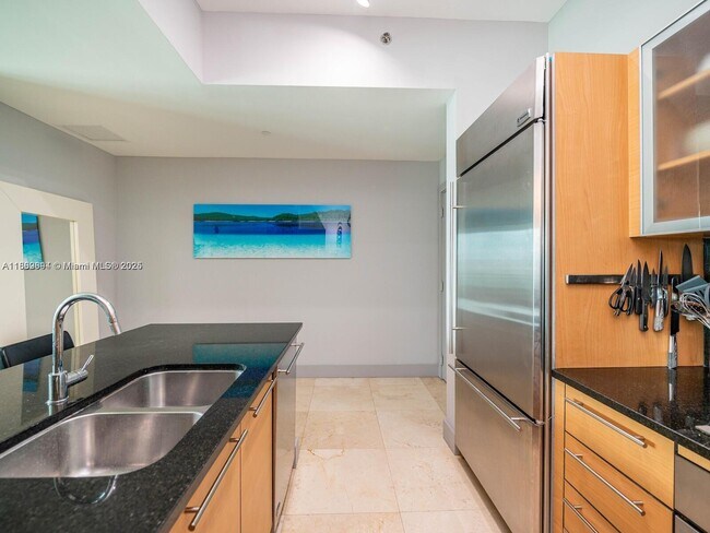 Building Photo - 950 Brickell Bay Dr