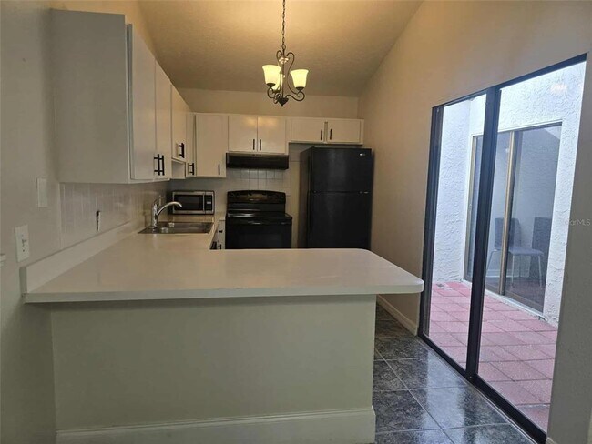 Building Photo - 4302 Venice Dr
