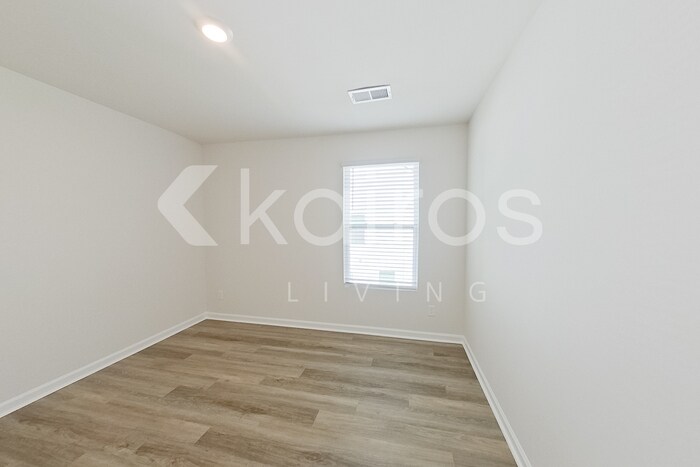 Building Photo - 131 Overstreet Way