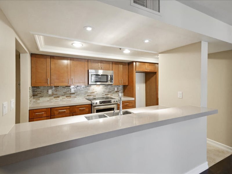 Building Photo - 10660 Wilshire Blvd