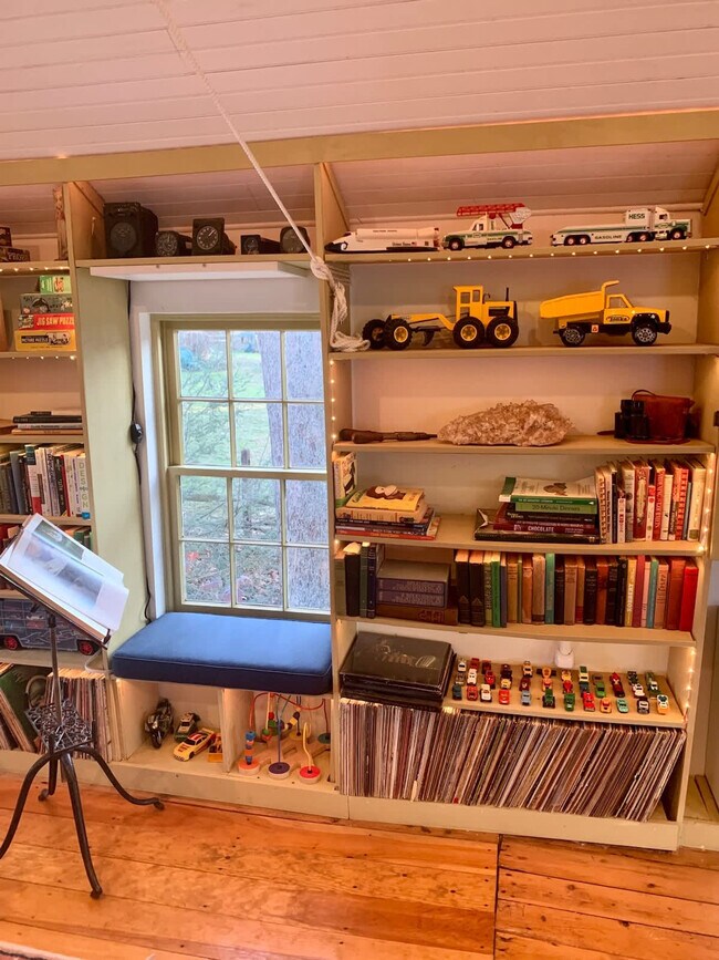 Building Photo - 1357 Canal Rd