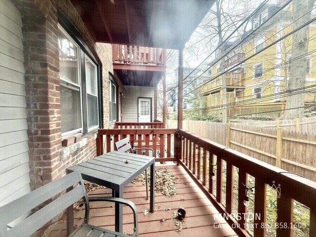 Building Photo - 676 Washington St