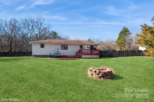 Building Photo - 9938 Sandra Ln