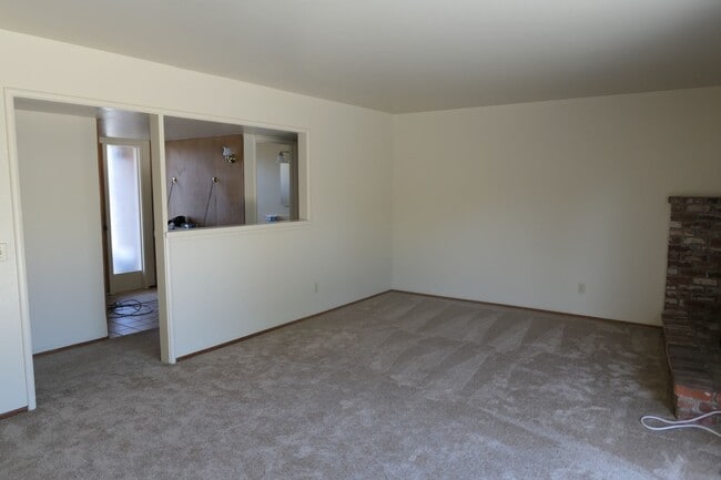Building Photo - 614 Martinelli St